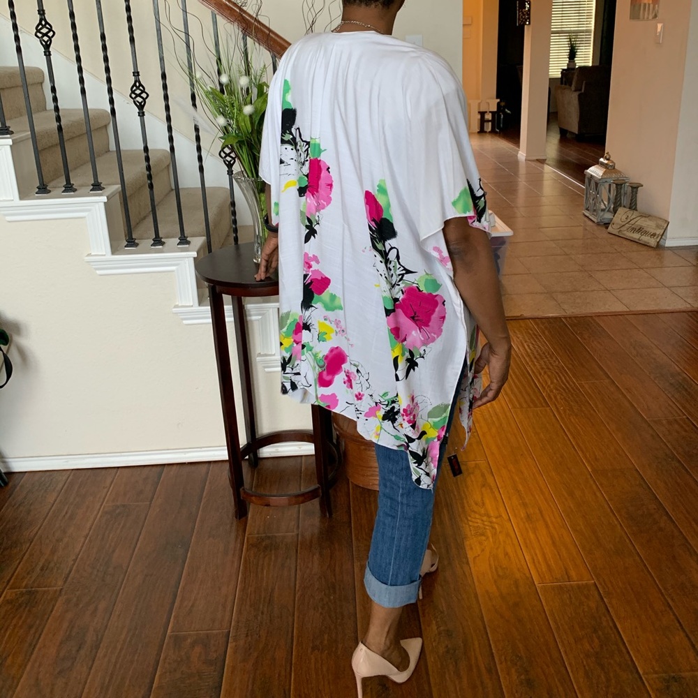 🎉HP NWT Floral Splash Kimono - Picture 3 of 4